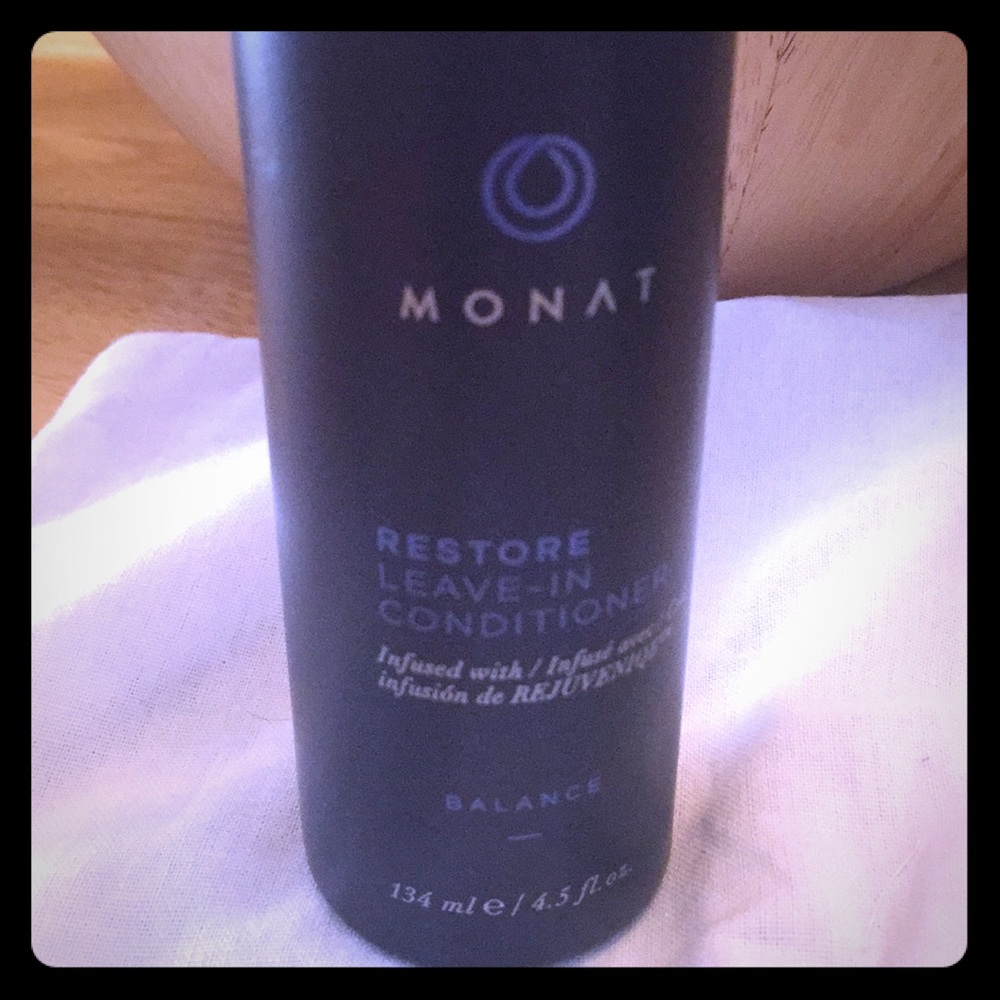 Monat restore leave in conditioner